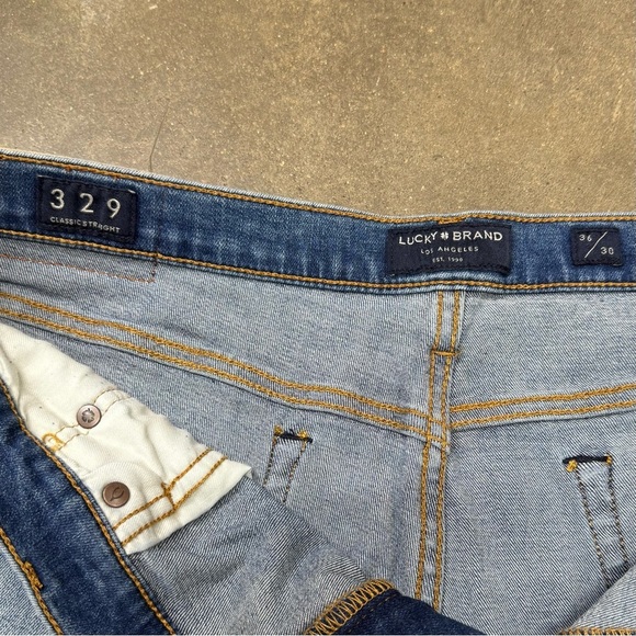 Lucky Brand 329 Jeans Classic Straight Fit Light Wash Blue Denim - Picture 4 of 9